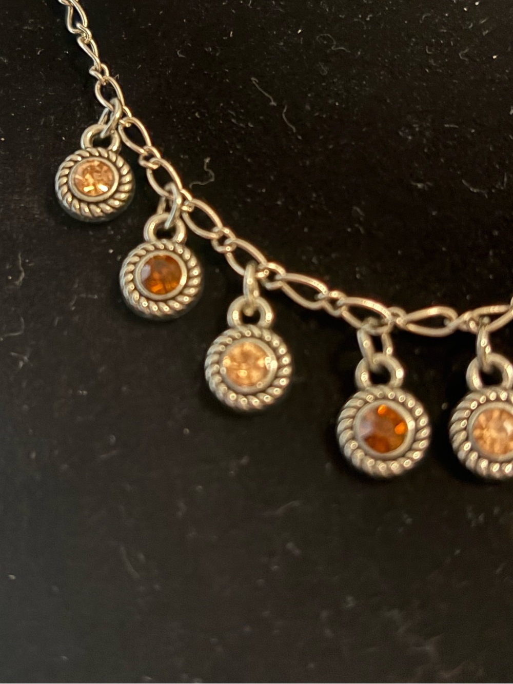 Silver tone necklace with amber and citrine-colored stones - Picture 2 of 4